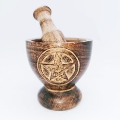 Mortaio di legno con pentagramma intagliato 10 cm.