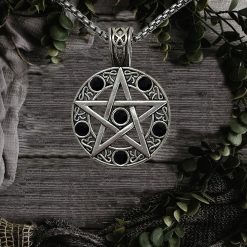 Collana pentagramma con pietre nere